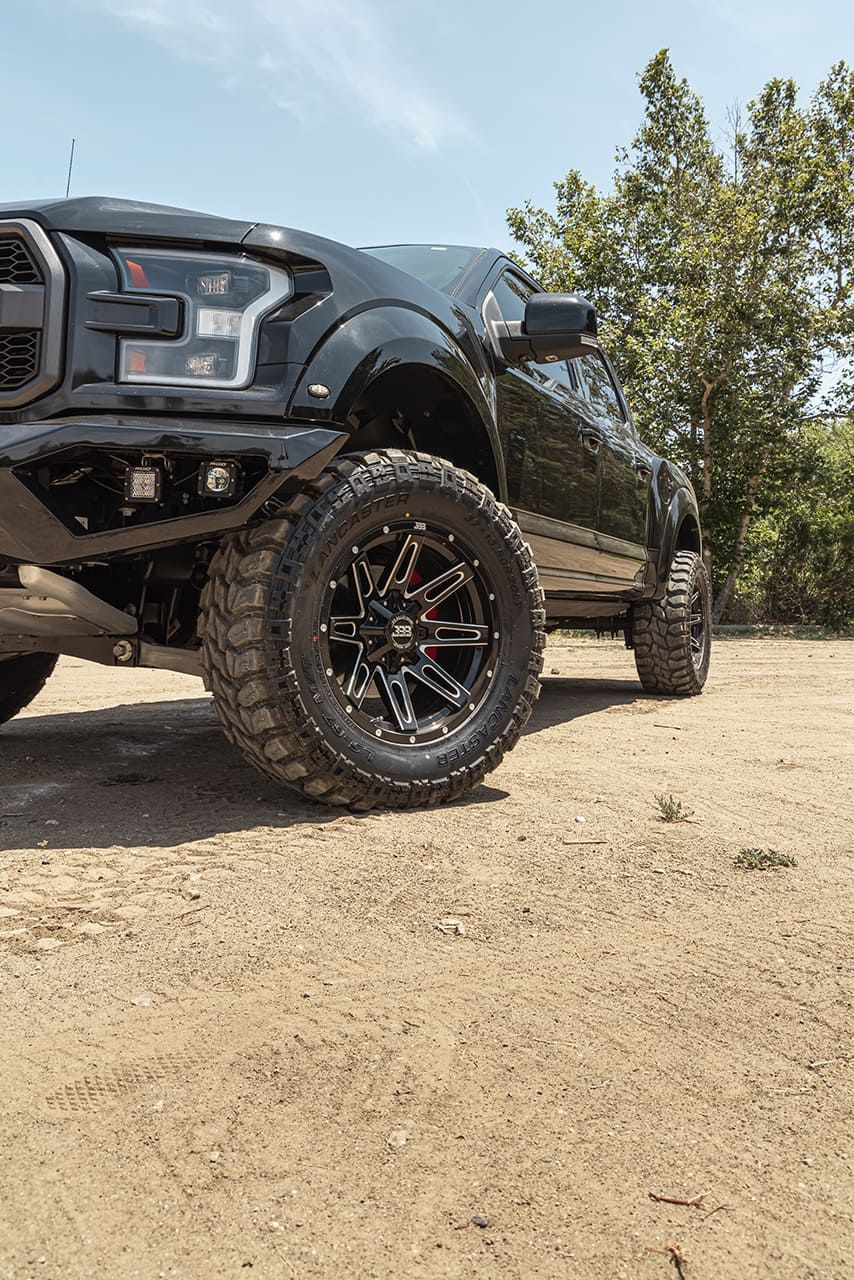 BBB H137 LB4 18x9 Gloss Black Milled 5x127/5x139.7 +0mm 78.1mm