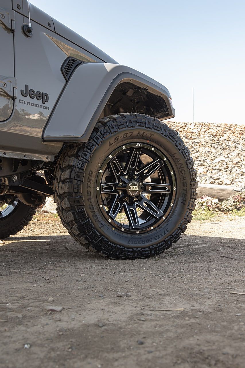 BBB H137 LB4 18x9 Gloss Black Milled 5x127/5x139.7 +0mm 78.1mm