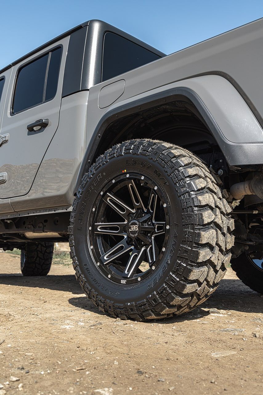 BBB H137 LB4 18x9 Gloss Black Milled 5x127/5x139.7 +0mm 78.1mm