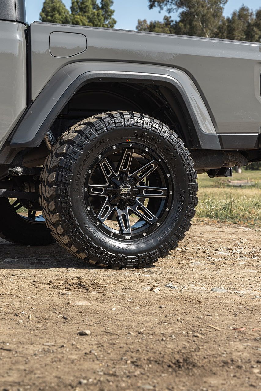 BBB H137 LB4 18x9 Gloss Black Milled 5x127/5x139.7 +0mm 78.1mm